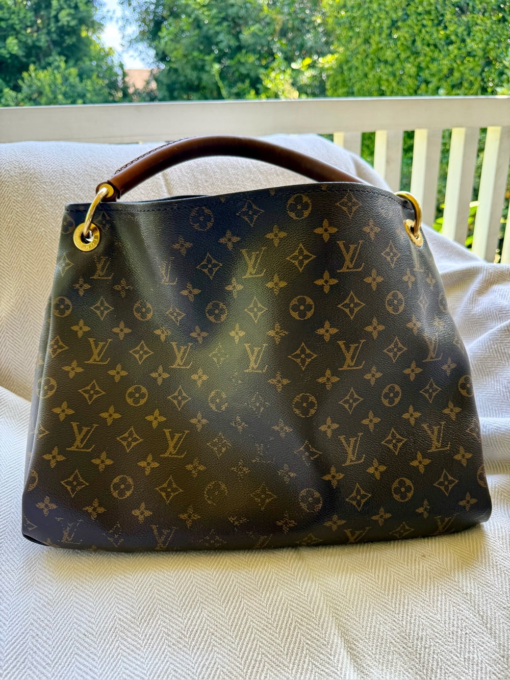 Louis Vuitton Artsy MM — Discontinued Style | Monogram Canvas